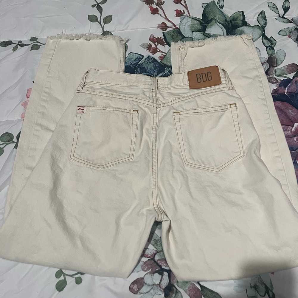 BDG Urban Outfitters Cowboy Jean 29 Cream Off White Distressed Straight Raw Hem